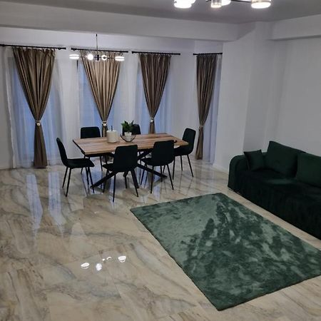 קריובה Apartament Mihai Cassas Residence מראה חיצוני תמונה